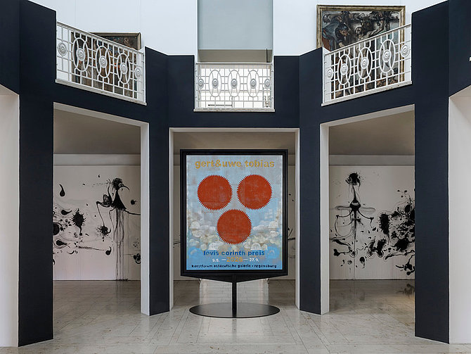 Das von Gert & Uwe Tobias gestaltetes Museumsfoyer, Ausstellung „Gert & Uwe Tobias. Lovis-Corinth-Preis 2026“