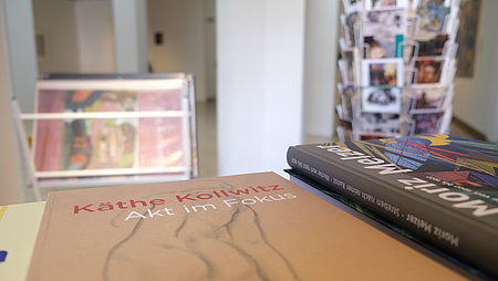 Büchershop im Foyer